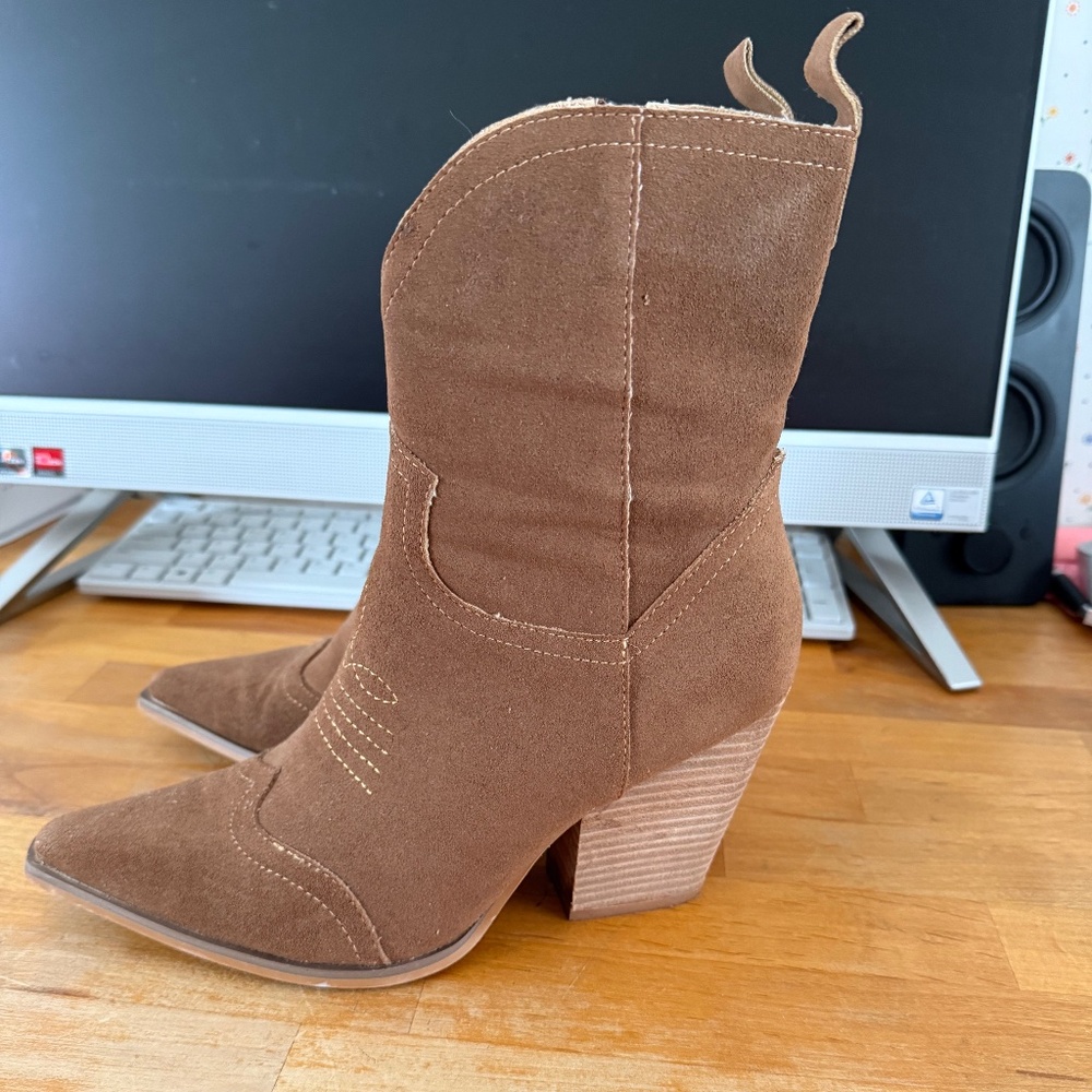 Oasis Society The Ariella - Brown/Tan Western Short Boots - Picture 7 of 11